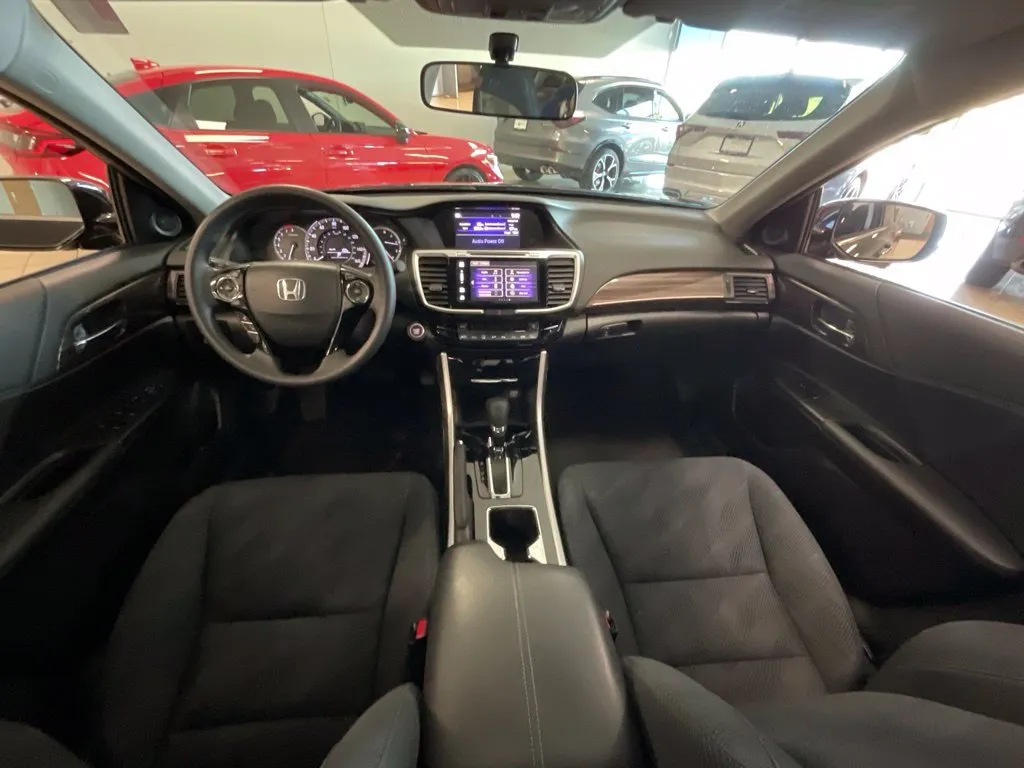 Honda Accord photo 9
