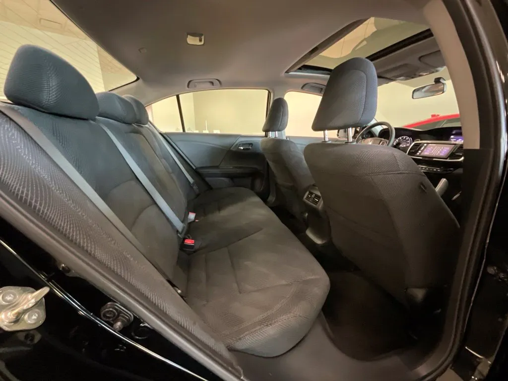 Honda Accord photo 20