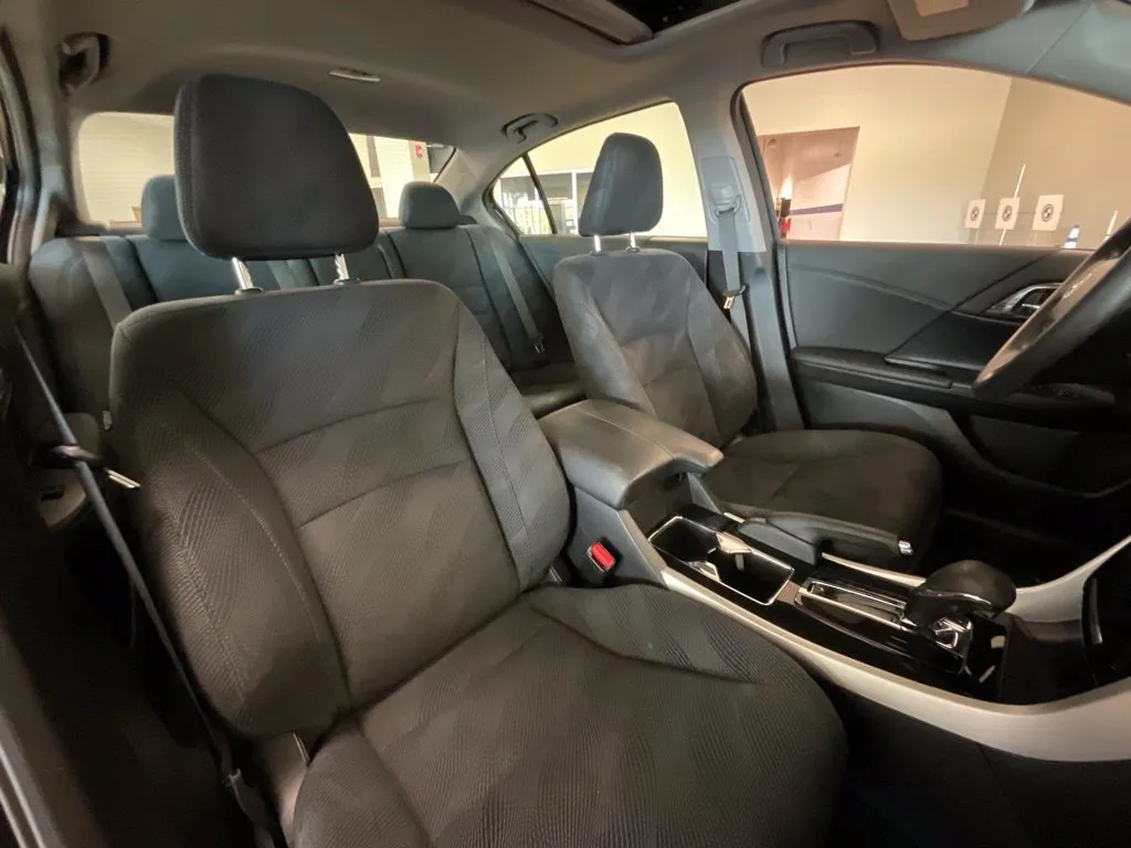 Honda Accord photo 19