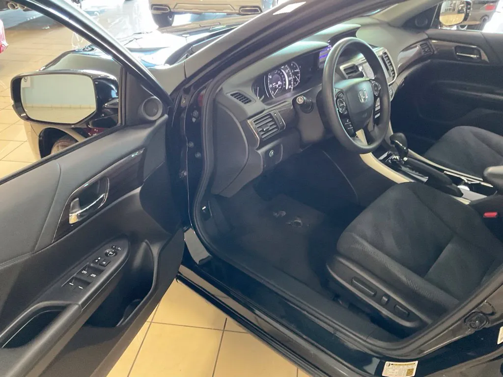 Honda Accord photo 10