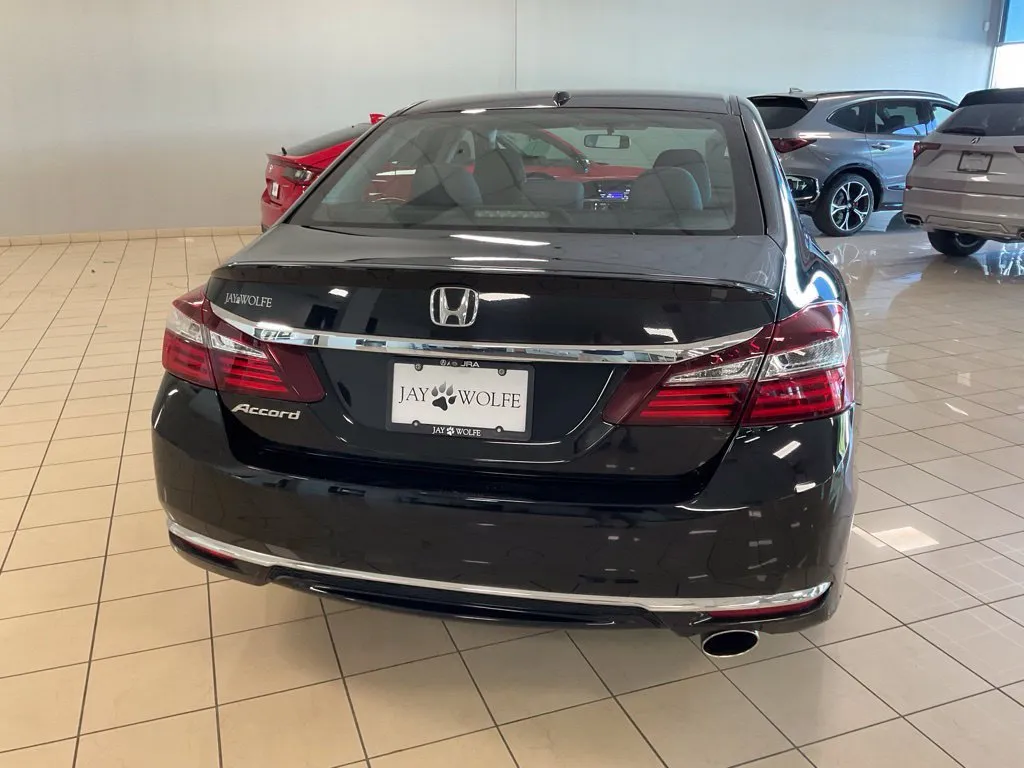 Honda Accord photo 6