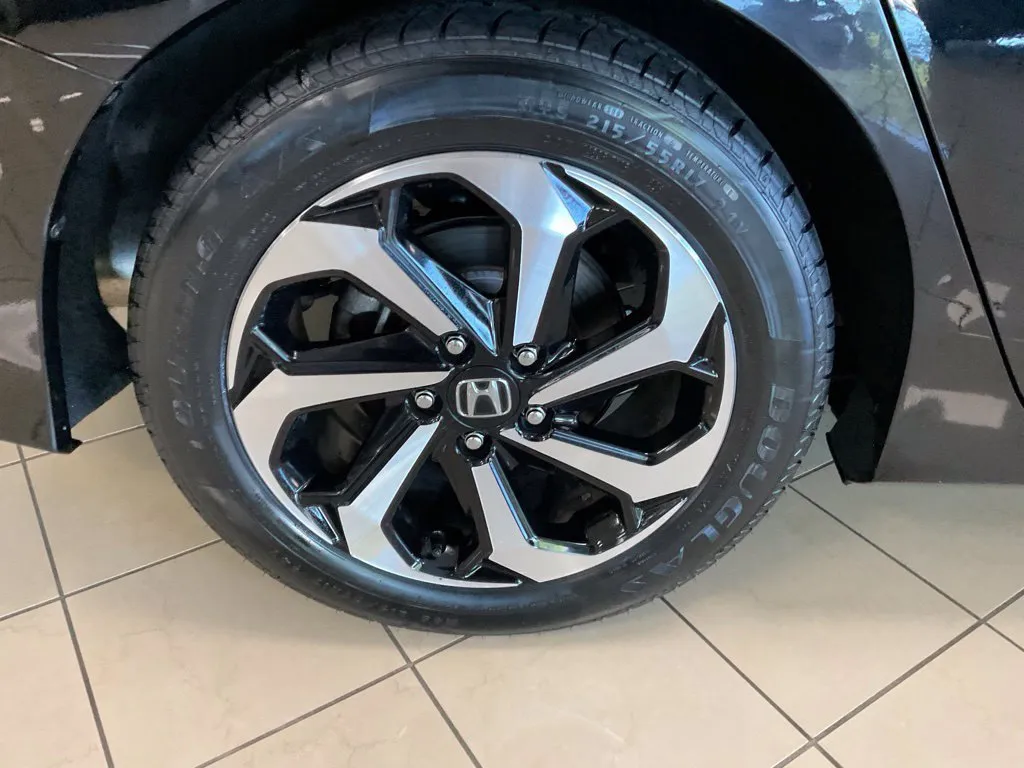 Honda Accord photo 8