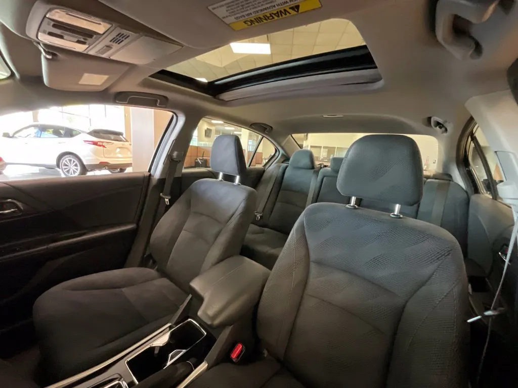 Honda Accord photo 11