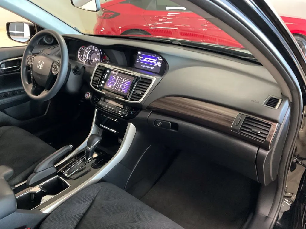 Honda Accord photo 18