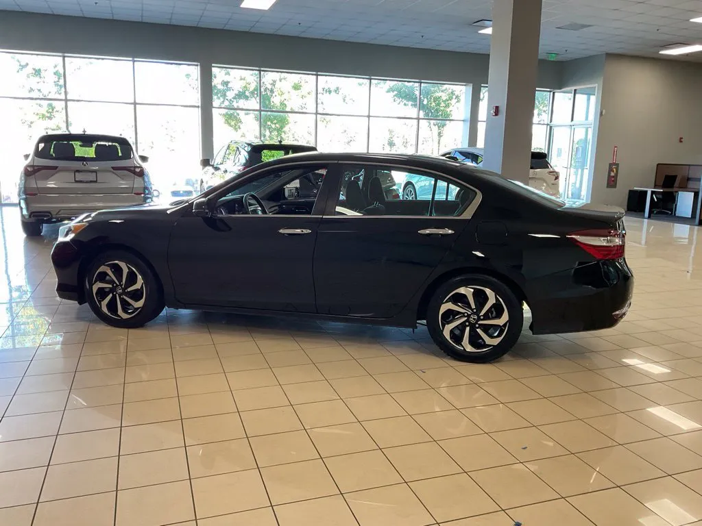 Honda Accord photo 5