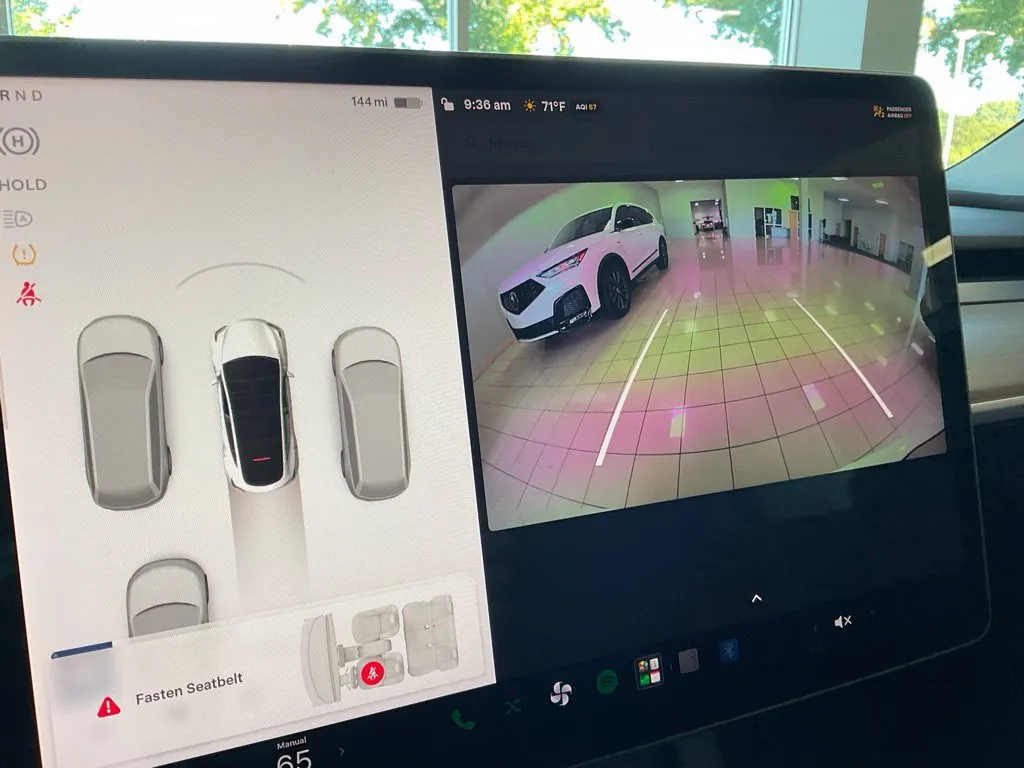 Tesla Model Y photo 13