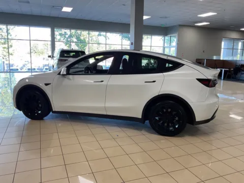 More photos of 2022 Tesla Model Y Long Range at Acura of Overland Park, KS