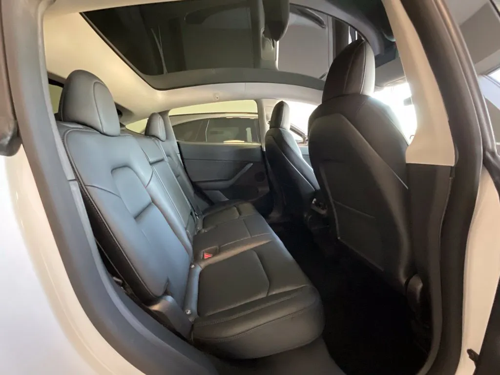 Tesla Model Y photo 16