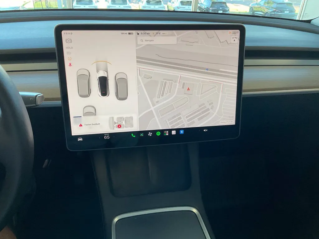 Tesla Model Y photo 11