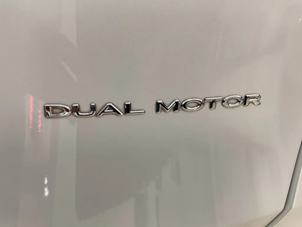 Tesla Model Y photo 20