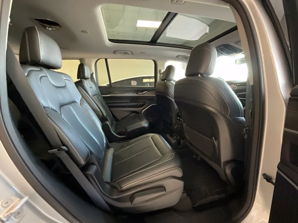 Jeep Grand Cherokee L photo 22