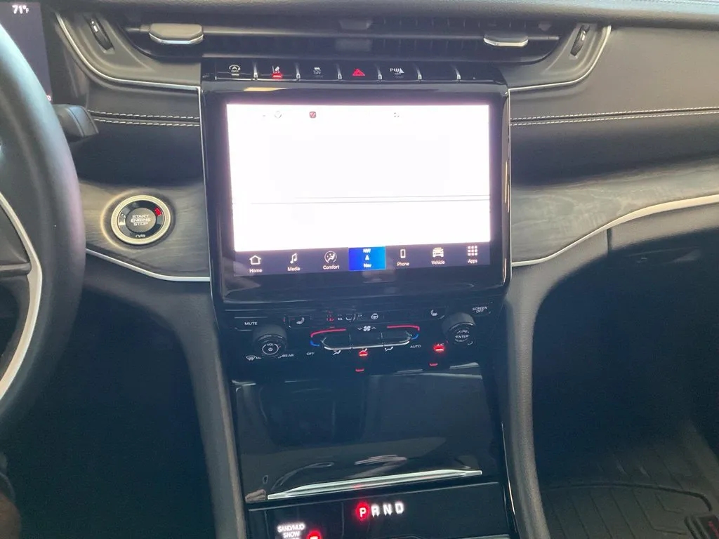 Jeep Grand Cherokee L photo 16
