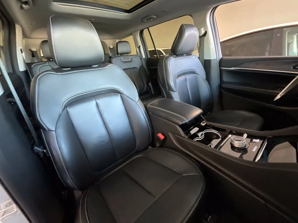 Jeep Grand Cherokee L photo 21