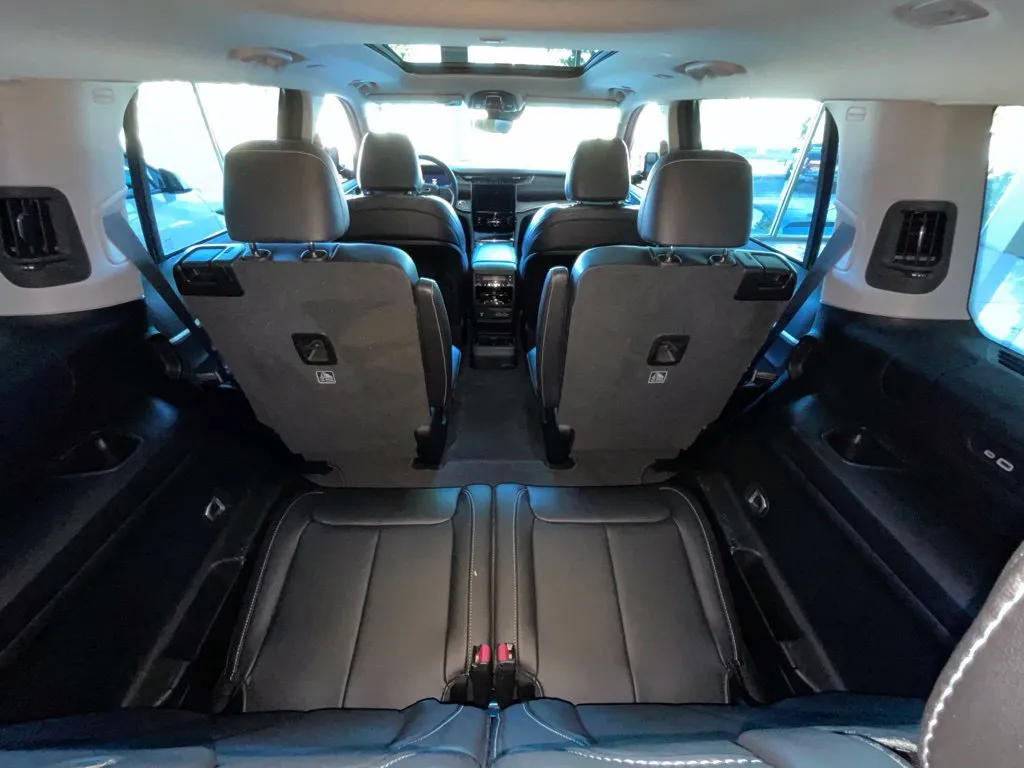 Jeep Grand Cherokee L photo 26