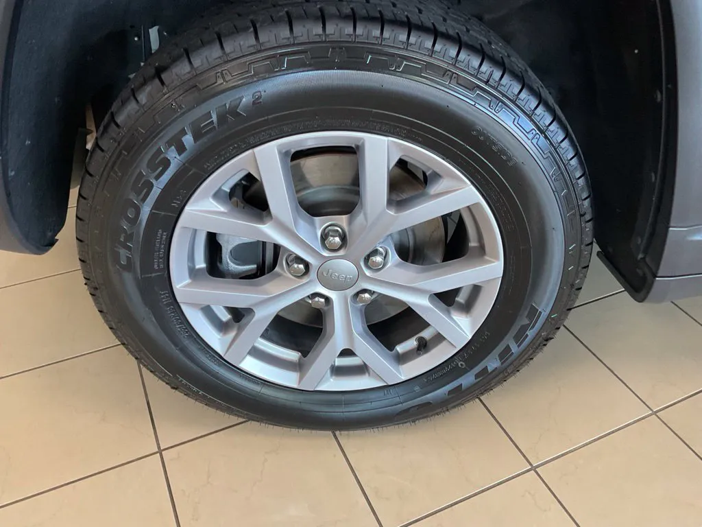 Jeep Grand Cherokee L photo 8