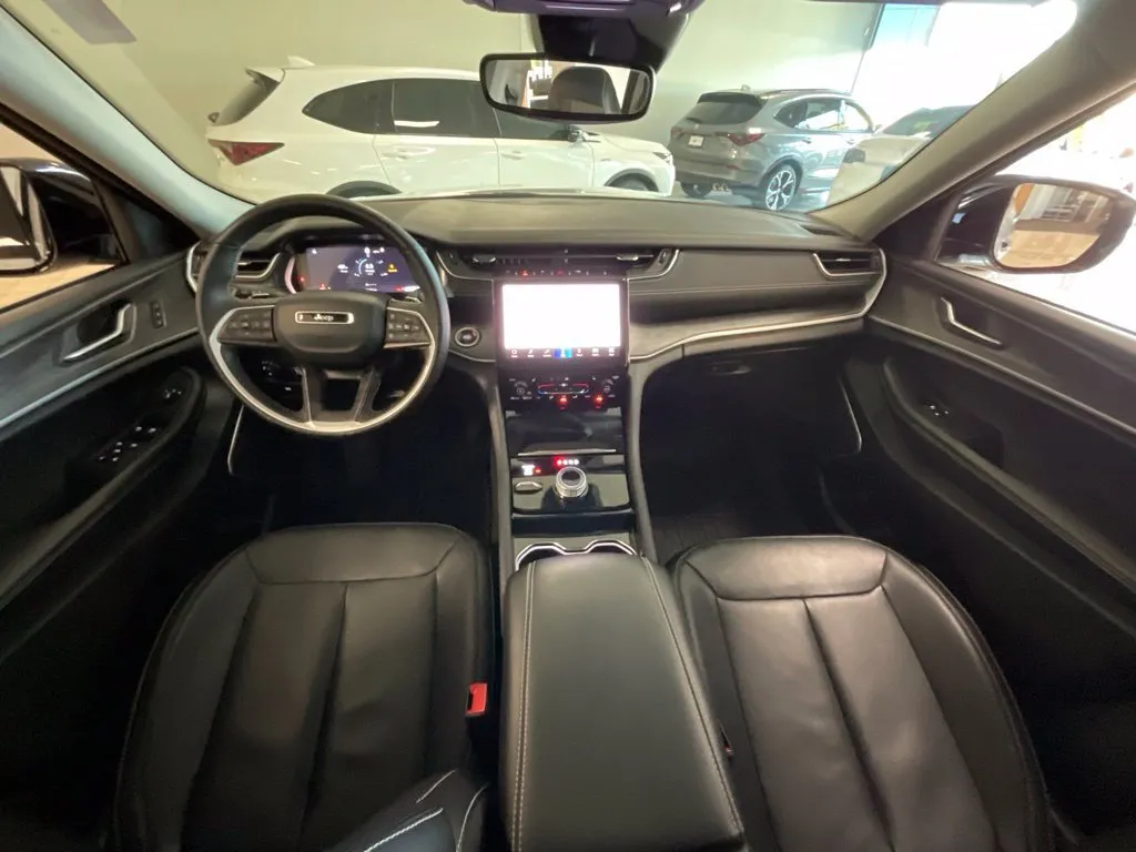 Jeep Grand Cherokee L photo 9