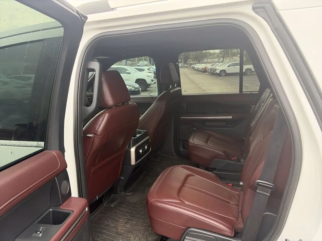 Ford Expedition photo 9