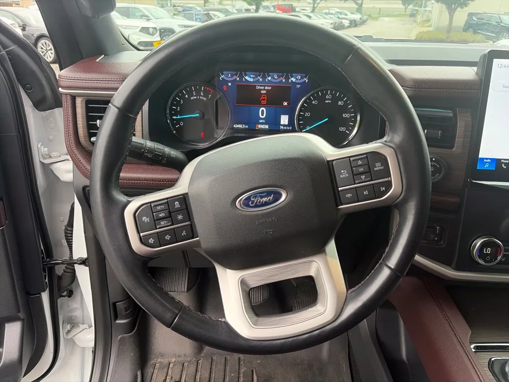 Ford Expedition photo 11