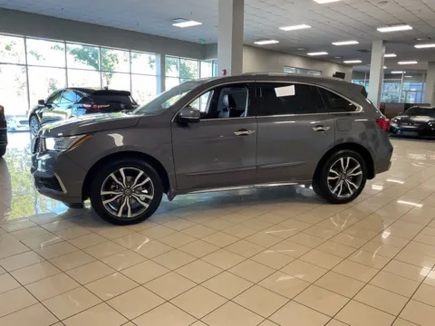 More photos of 2019 Acura MDX w/Advance Pkg at Acura of Overland Park, KS