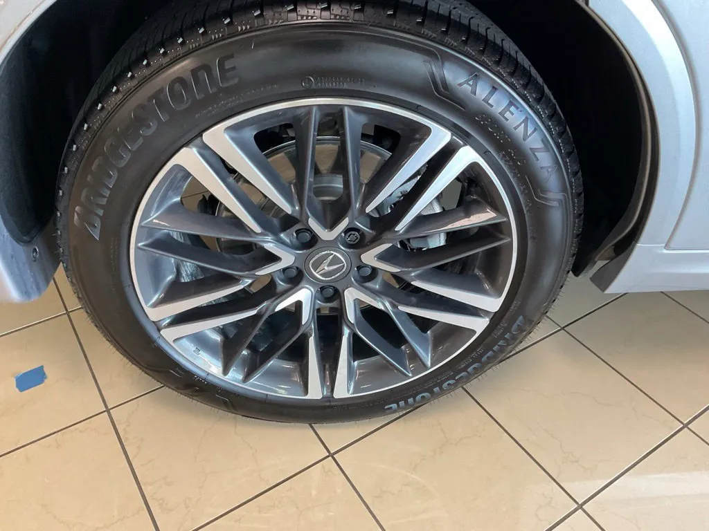 Acura MDX photo 8