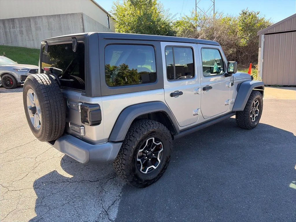 Jeep Wrangler photo 5