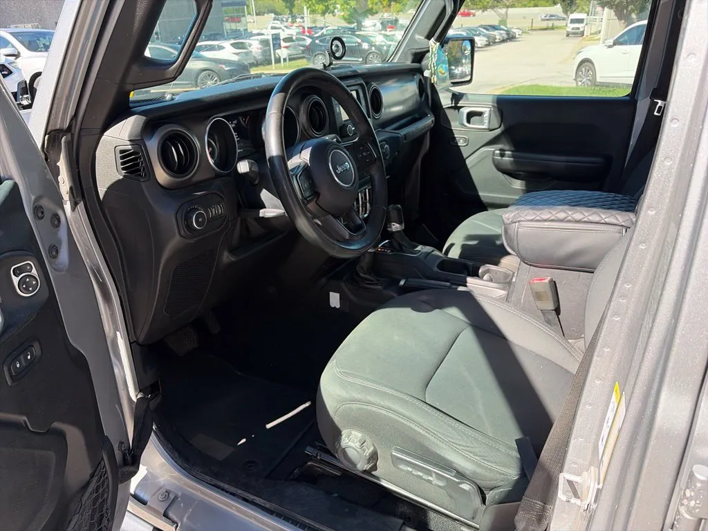 Jeep Wrangler photo 10