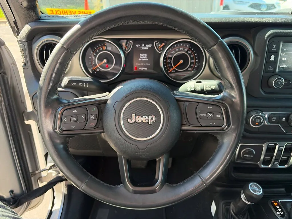 Jeep Wrangler photo 11