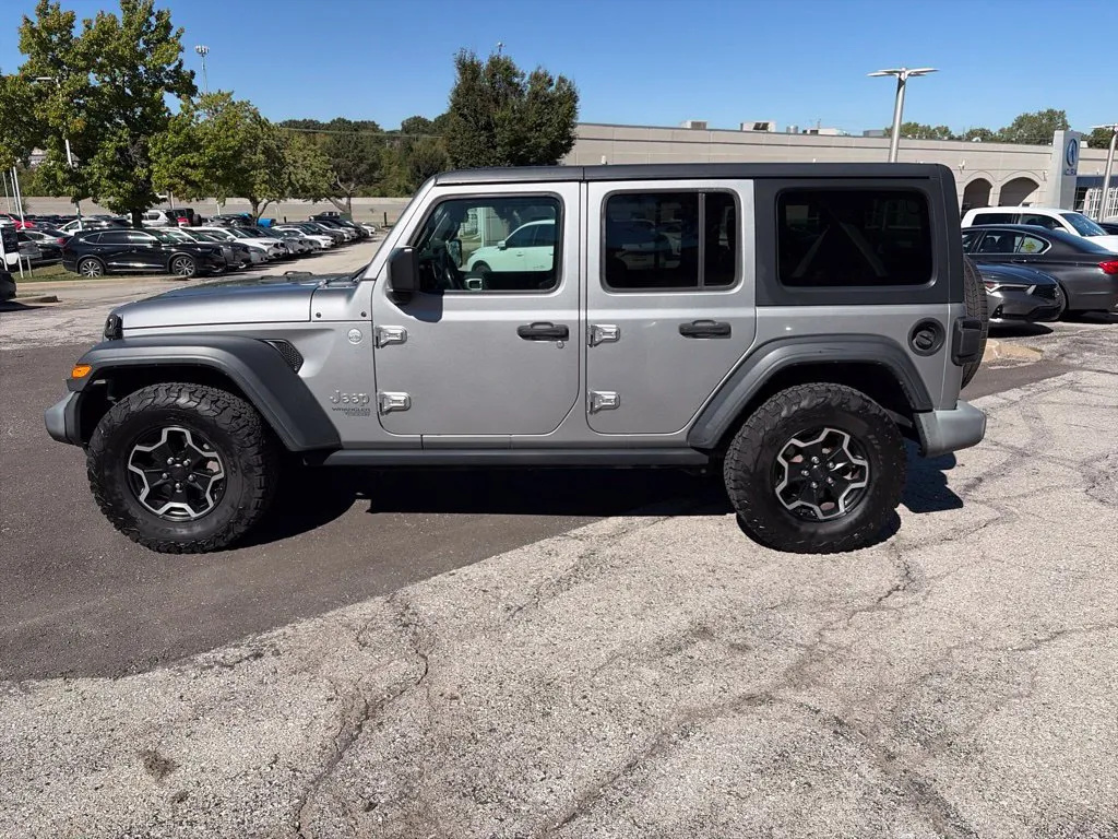 Jeep Wrangler photo 8