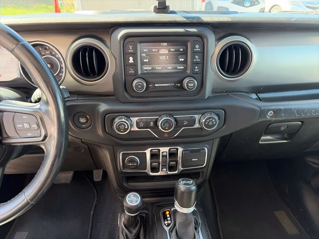 Jeep Wrangler photo 12