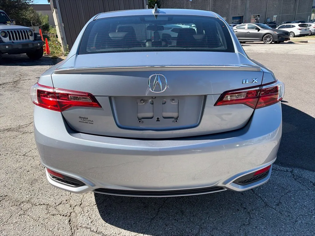 Acura ILX photo 6