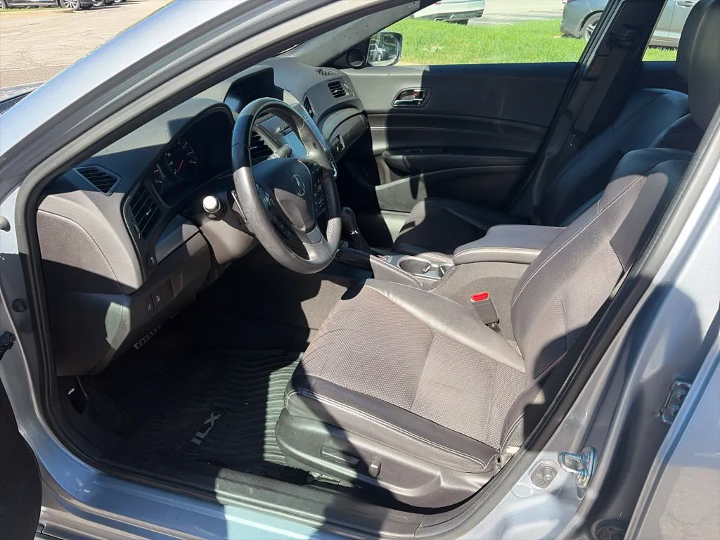 Acura ILX photo 10