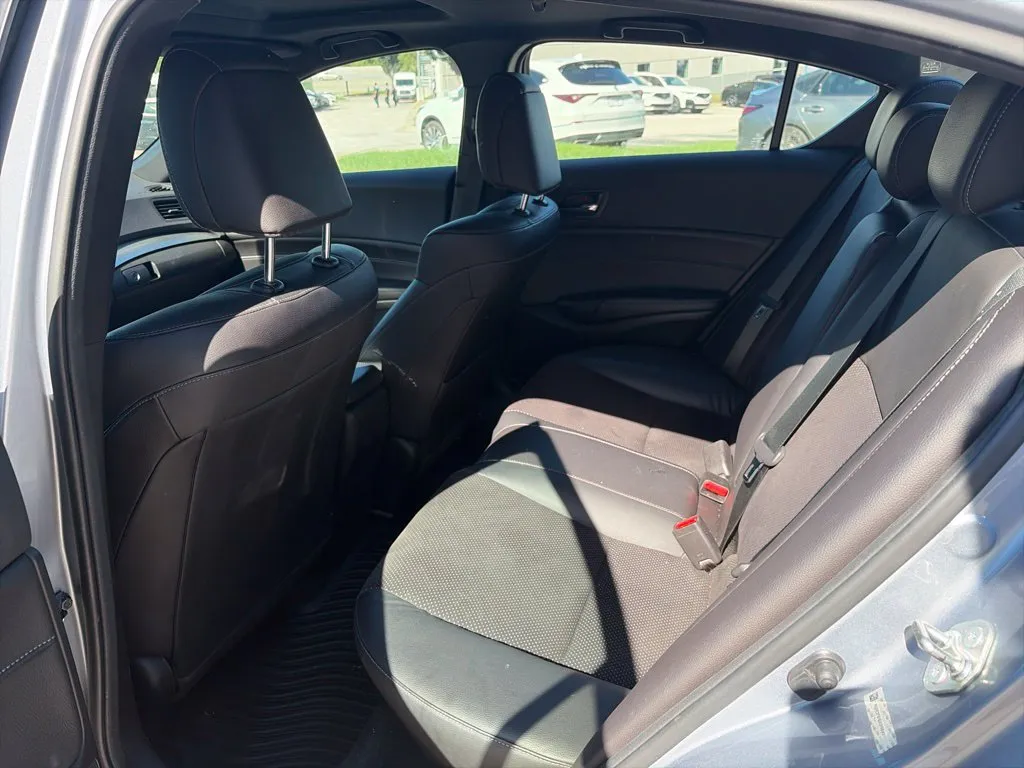 Acura ILX photo 9