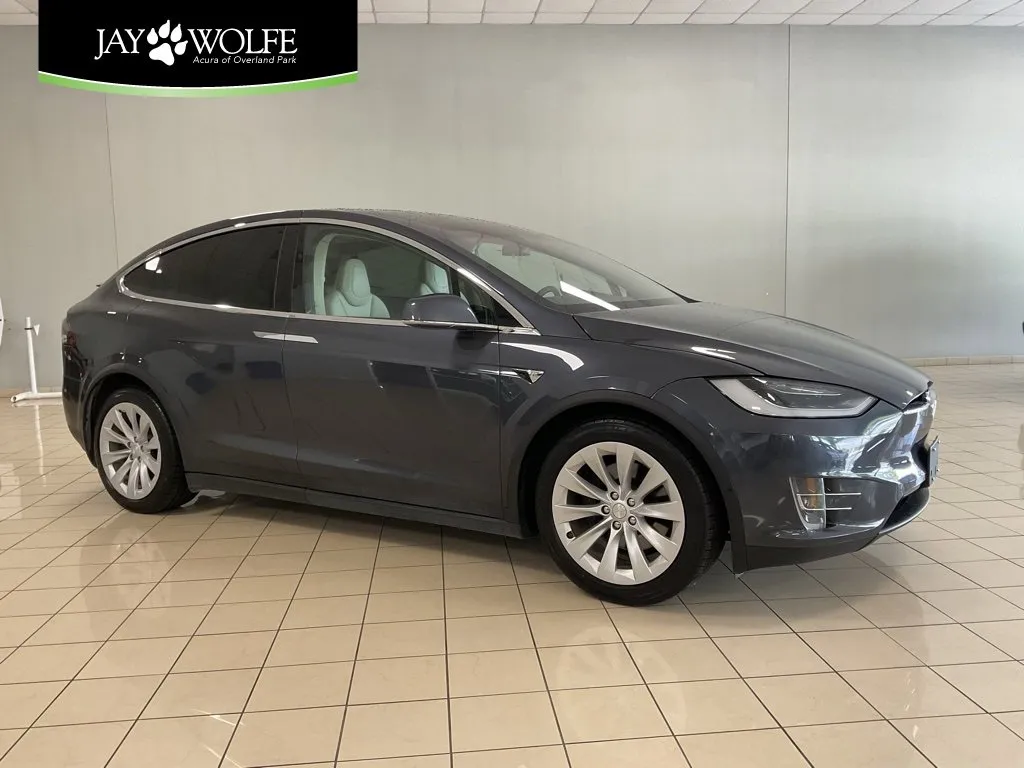 Silver 2018 Tesla Model X 75D for sale in Overland Park, KS