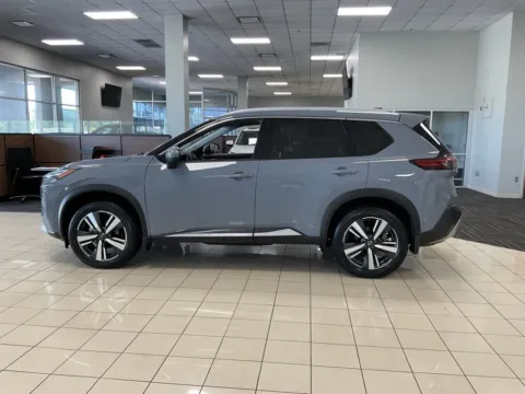 More photos of 2022 Nissan Rogue Platinum at Acura of Overland Park, KS