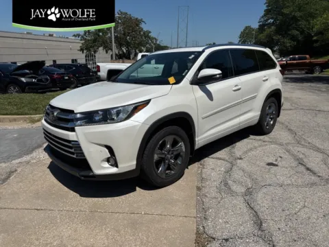 White 2018 Toyota Highlander Limited Platinum for sale in Overland Park, KS