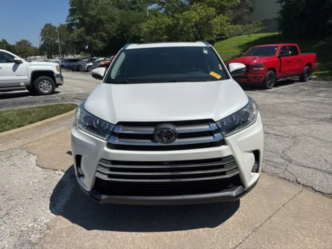 Photos of 2018 Toyota Highlander Limited Platinum for sale in Overland Park, KS at Acura of Overland Park