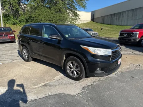 Another view of 2015 Toyota Highlander XLE for sale in Overland Park, KS at Acura of Overland Park