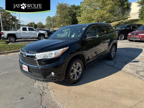 Black 2015 Toyota Highlander XLE for sale in Overland Park, KS