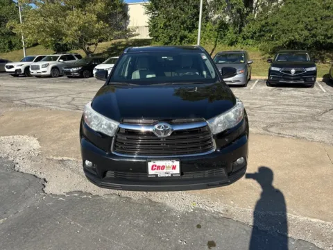 Photos of 2015 Toyota Highlander XLE for sale in Overland Park, KS at Acura of Overland Park