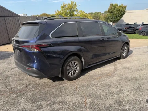 More photos of 2024 Toyota Sienna LE at Acura of Overland Park, KS