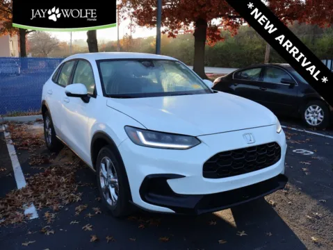 White 2024 Honda HR-V LX for sale in Kansas City, MO