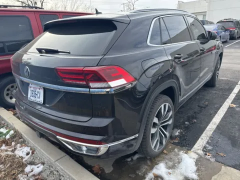 More photos of 2022 Volkswagen Atlas Cross Sport 3.6L V6 SEL Premium R-Line at Jay Wolfe Honda, MO