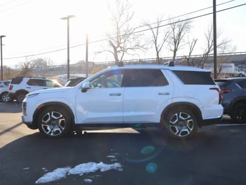 More photos of 2023 Hyundai Palisade Limited at Jay Wolfe Honda, MO