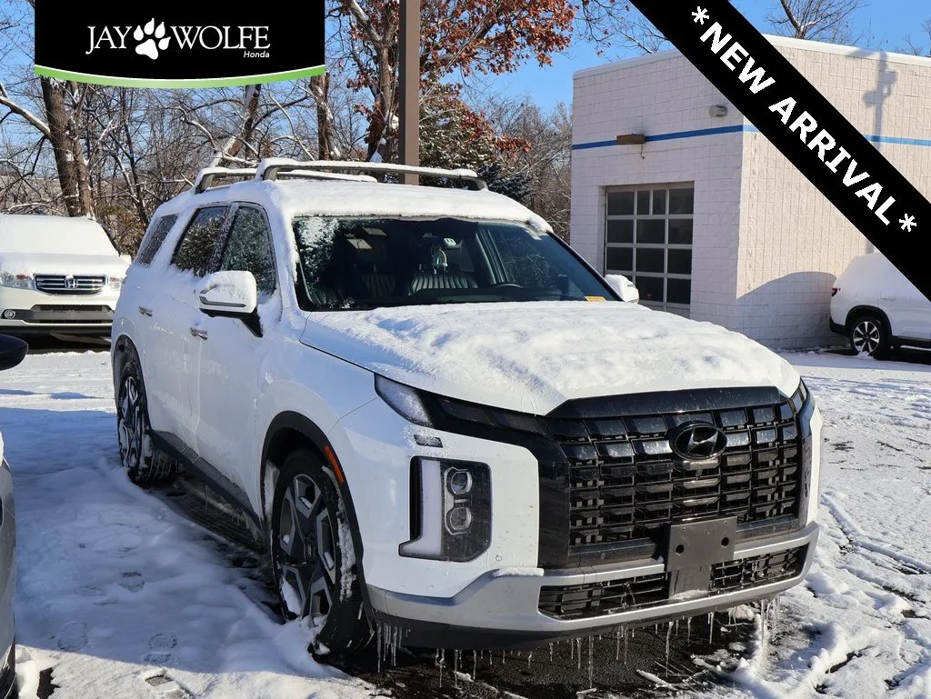 White 2023 Hyundai Palisade Limited for sale in Kansas City, MO