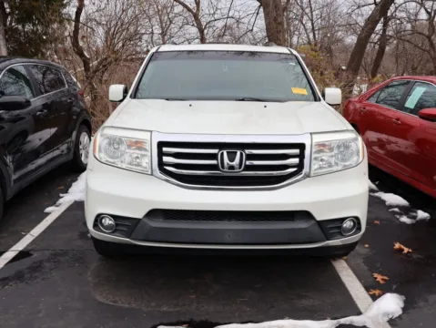 Photos of 2012 Honda Pilot EX-L for sale in Kansas City, MO at Jay Wolfe Honda