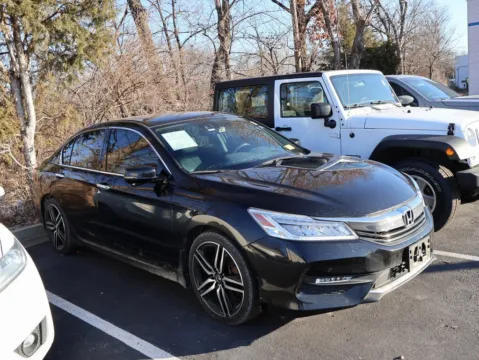 More photos of 2017 Honda Accord Sedan Touring at Jay Wolfe Honda, MO