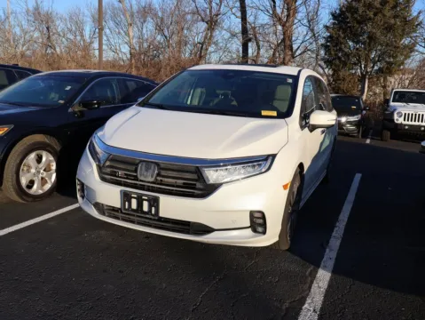 Another view of 2024 Honda Odyssey Touring for sale in Kansas City, MO at Jay Wolfe Honda