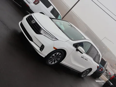 Another view of 2024 Honda Odyssey EX-L for sale in Kansas City, MO at Jay Wolfe Honda