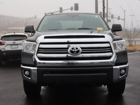 Photos of 2017 Toyota Tundra SR5 for sale in Kansas City, MO at Jay Wolfe Honda