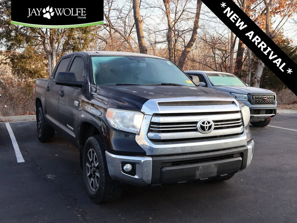 Black 2017 Toyota Tundra SR5 for sale in Kansas City, MO
